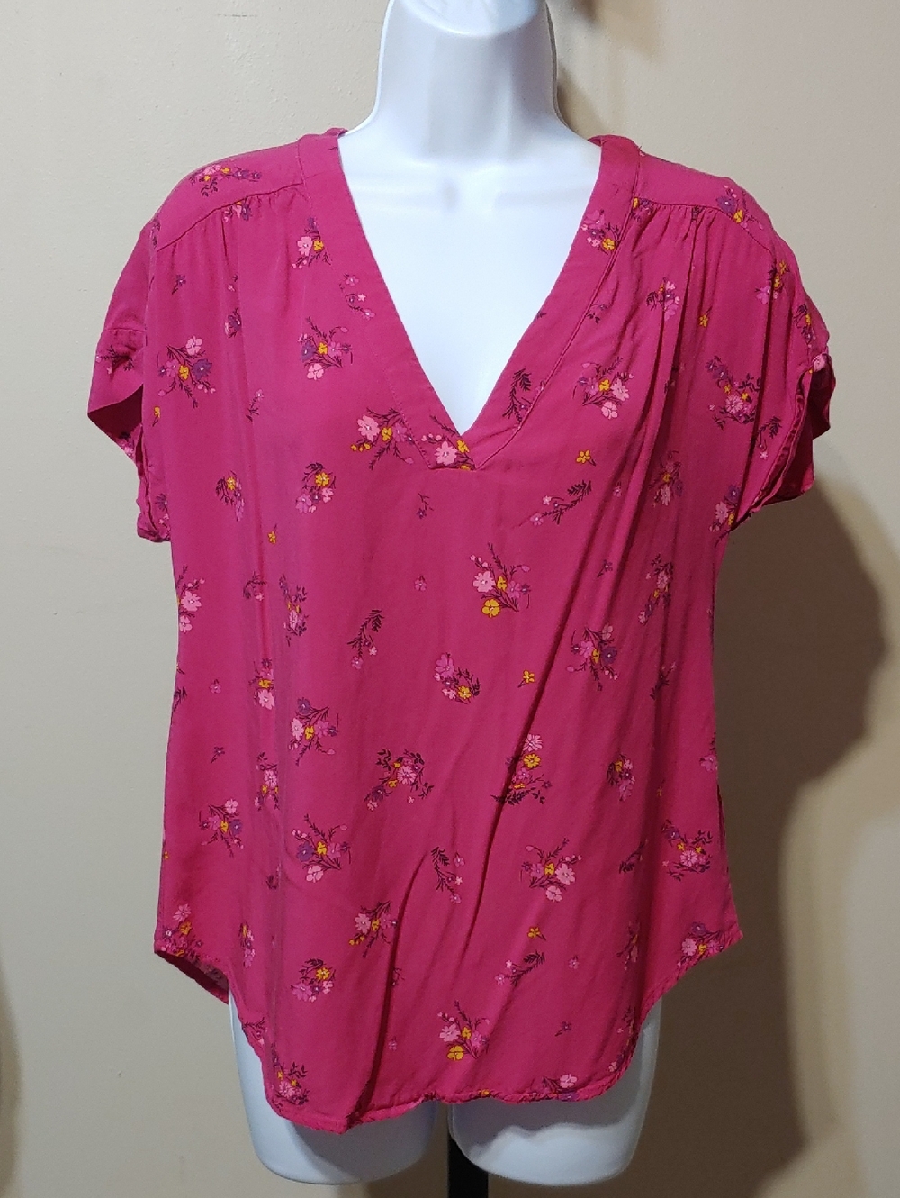 GAP Fuchsia Floral V-Neck Short Sleeve Blouse